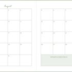 Kalenderseite für August mit „Monatlicher Fokus“, eine Rubrik „To do's“ und dekorative Pflanzenmotive rechts.