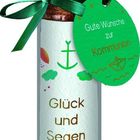 "Gute Wünsche zur Kommunion", "Glück und Segen". Flasche mit grünem Schleife, Papierboot-Deckel.