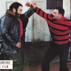 Text: "I ANDJELI LUDO VOZE", "INEX FILM". Zwei Männer im Streit, einer im Lederjacke, der andere im gestreiften Pulli.