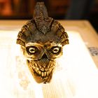 Text: "Visual Products" und "STL". Detailreicher Totenkopf mit ritualisierten Mustern auf hellem Untergrund.