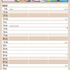 "Das war die einzige Kerze, die sie noch hatten!" zeigt ein älteres Paar mit einer riesigen Kerze auf einem Kuchen.