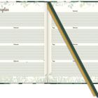 "Tagesplan", "April", "Tag:", "Datum:". Offenes Notizbuch mit grünem Einband. Blumenmotiv und Stift in der Mitte.