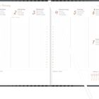 Kalender mit Wochentagen auf Deutsch, Englisch, Französisch und Italienisch. Enthält Notizfelder und Monatsübersicht für Februar.