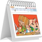 Kalenderdeckblatt mit Datum "Dezember 2026 - Januar 2027". Illustration von Comic-Figuren mit einem Holzfass und Getränken.