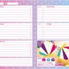 Wochenplaner mit Fächern von Montag bis Freitag, Aufgaben und eine Muschel-Rechenaufgabe mit Farben. Unten Lissy-Logo.