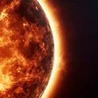 Zu sehen ist ein leuchtender Sonnenrand links und die Erde rechts vor einem dunklen Hintergrund.