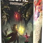 "The Vale of Eternity Flüche Erweiterung" steht oben. Fantasierische Figuren wirken magisch in einer mystischen Umgebung.