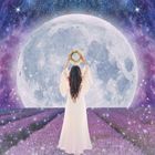 "Supermoon. Success • Recognition • The answer is 'yes'." 

Illustration: Frau in einem Lavendelfeld vor großem Mond.