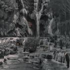 „PUNCHINCHEON“ ist am unteren Rand zu sehen. Das Bild zeigt einen Wasserfall in einer Waldszene.