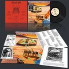 "Manilla Road", "Crystal Logic", Zeichnung eines Schlosses auf Hügel, Ritter auf Pferden, Liedtexte auf Blättern.