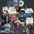 Texte: "Coroner", "Interviews", "Coroner News". Verschiedene Bilder von Bandmitgliedern. Collage mit Alben und Fanzines.