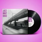 "STEREO", Trackliste: "Love is the Way", "Echoes Of A Spiritual Place", "Labyrinth". Schwarze Schallplatte vor pinkem Hintergrund.