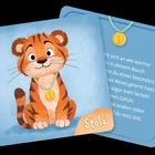 Text vorne: "Stolz". Illustration: Ein niedlicher Tiger mit einer Medaille.