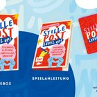 Ein Kartenspiel mit der Aufschrift "STILLE POST LEVEL UP!", dazu bunte Karten mit Begriffen wie "SONNENSCHIRM" und "SONNE".