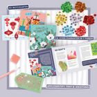 Der Text über 8 Motivkarten, 2.500 Diamanten in 7 Farben, Applikierstift, Tray & Anleitung. Weihnachtliche Kartenmotive.