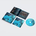 Cover "DB4", Illustration mit blauen Bäumen und Berg. Innen Fotos von Musikern und Trackliste.