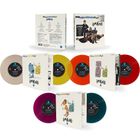 Ein Set von sieben Schallplatten mit farbigen Discs. Box und Hüllen mit der Aufschrift „over, under, sideways, down!!“.