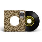 Text auf Hülle: "HOLLIE COOK SHY GIRL", "MR BONGO". Eine Schallplatte, Hülle mit Leopardenmuster.