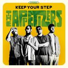 Text: "KEEP YOUR STEP", "THE APPETIZERS", "STEREO". Vier Männer in Schwarz-Weiß vor gelbem Hintergrund.