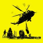 Eine schwarz-gelb illustrierte Szene mit einem schwebenden Hubschrauber, der Lasten transportiert; Person am Boden.