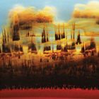 Verwaschene, leuchtende Farben erzeugen abstrakte Formen, die an eine Stadtlandschaft bei Sonnenuntergang erinnern.