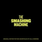Text: "THE SMASHING MACHINE" und "ORIGINAL MOTION PICTURE SOUNDTRACK BY NALA SINEPHRO". Gelber Text auf schwarzem Hintergrund.