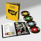 Gelbes Buch „MADE IN AMERICA, LOVED IN BRITAIN“ mit Schallplatten und offenem Buch voller Soul-Musikdarstellungen.