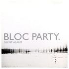 Text: "BLOC PARTY. SILENT ALARM". 
Eine schneebedeckte Landschaft mit einer Reihe kahler Bäume.