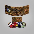 CDs mit bunten Gesichtsmotiven und ein kunstvoll gestaltetes Albumcover in Erdtönen, das zwei CDs enthält.