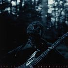 Text: "TWO STAR & THE DREAM POLICE". Eine Person im dunklen Wald spielt Gitarre, im Hintergrund unscharfe Bäume.