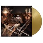 "Wiener Philharmoniker New Year's Celebration Willi Boskovsky." Funken sprühende Wunderkerze, Sektgläser, Cellisten.