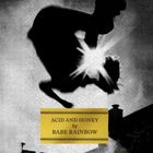 "ACID AND HONEY by BABE RAINBOW" steht auf einem goldenen Banner. Silhouette einer springenden Person vor hellem Hintergrund.