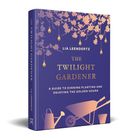 "Lia Leendertz: The Twilight Gardener. A Guide to Evening Planting and Enjoying the Golden Hours." Buchcover in Blau mit Gartensilhouetten.