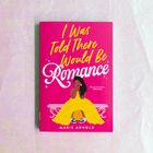 Titel: "I Was Told There Would Be Romance". Autor: Marie Arnold. Illustration: Frau im gelben Kleid auf Bank.