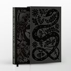 Buchtitel „The Queen of Nothing“ von Holly Black, daneben Schlangen- und Pflanzenmotiven auf einem dunklen Buchcover.