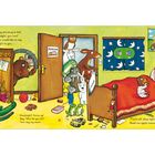 Text: "Goodnight, Arms up! Say, 'How do you do?' Now say my name..." Ein Kind liegt lächelnd im Bett, umgeben von Tieren.