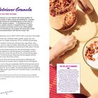 "Golden Retriever Granola" Rezept mit Zutatenliste und Anleitung. Daneben Pfoten, eine Müslischüssel und eine Kaffeetasse.