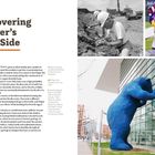 "Discovering Denver’s Wild Side" – Text beschreibt Fossilienfunde und ein Dinosaurier-Maskottchen im Coors Field. Links ein großer blauer Bär vor einem Gebäude.