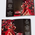 Zitat: "COULD NOT PUT IT DOWN" – NYT Bestseller. Illustration: Dynamische Figuren in Rot- und Schwarztönen mit Gebäude.