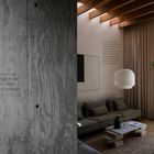 "CONCRETE, WOOD, TILE, LIME PAINT. DOUBLE THINK. You can’t have it all — or can you?... und Wohnzimmer mit Sofa, Tisch und Lampe."
