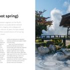 Onsen (hot spring). Beschreibt Japans dichte Vulkan-Netzwerke, reich an heißen Quellen. Rechts ein Bild von Dampf und einer Holzhütte.