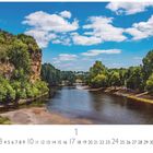 „Dordogne“ steht unten links. Fluss fließt durch grüne Landschaft mit Bäumen und Felsen, blauer Himmel mit Wolken.