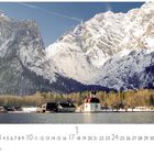 Königssee. Casares Edition. Kalender mit schneebedeckten Bergen, einer Kirche und Bäumen am Seeufer.
