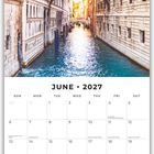 Juni 2027 Kalender; zeigt eine Brücke über einem Kanal mit Sonnenlicht im Hintergrund. Feiertage und Notizen unten.