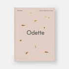 Buchtitel "Odette" in der Mitte. Oben steht "Julien Royer" und "Terroir to Table, Heart to Plate". Hellrosa Hintergrund, goldene Sprenkel.