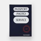 „PASSPORT PHOTO SERVICE“, roter Kreis mit Flugzeugsymbol, „PHILIP SHARKEY“ unten rechts auf dunklem Hintergrund.