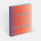 Buchtitel "LIVING IN COLOUR" in Blau auf orangerotem Hintergrund. Verlag: Phaidon.