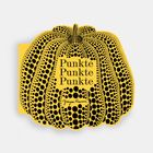 Text: "Punkte Punkte Punkte" und Signatur "Yayoi Kusama". Illustration eines gelben Kürbisses mit schwarzen Punkten.