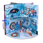 Text: "The Flight Deck." 
Eine bunte Papier-Illustration zeigt eine Raumstation mit Astronauten in einem Cockpit.