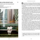 **Texte:**  
- DIE LEVER HOUSE PLAZA  
  Große Kunst für Otto Normalverbraucher  
  390 Park Avenue  
  212-421-7027  
  Montag bis Freitag 7–19 Uhr, Samstag 7–13 Uhr  
  Linien E und M/5th Av-53rd St  

**Beschreibung:**  
Links ein großes Hochhaus mit moderner Glasfassade, davor eine Hello Kitty-Skulptur.